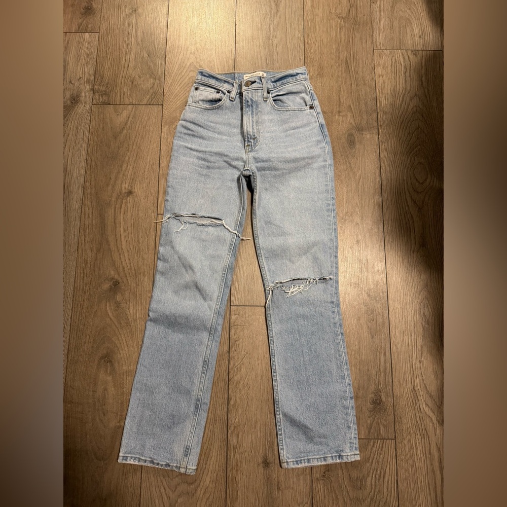 Abercrombie & Fitch The 90s Straight Ultra High Rise Jean